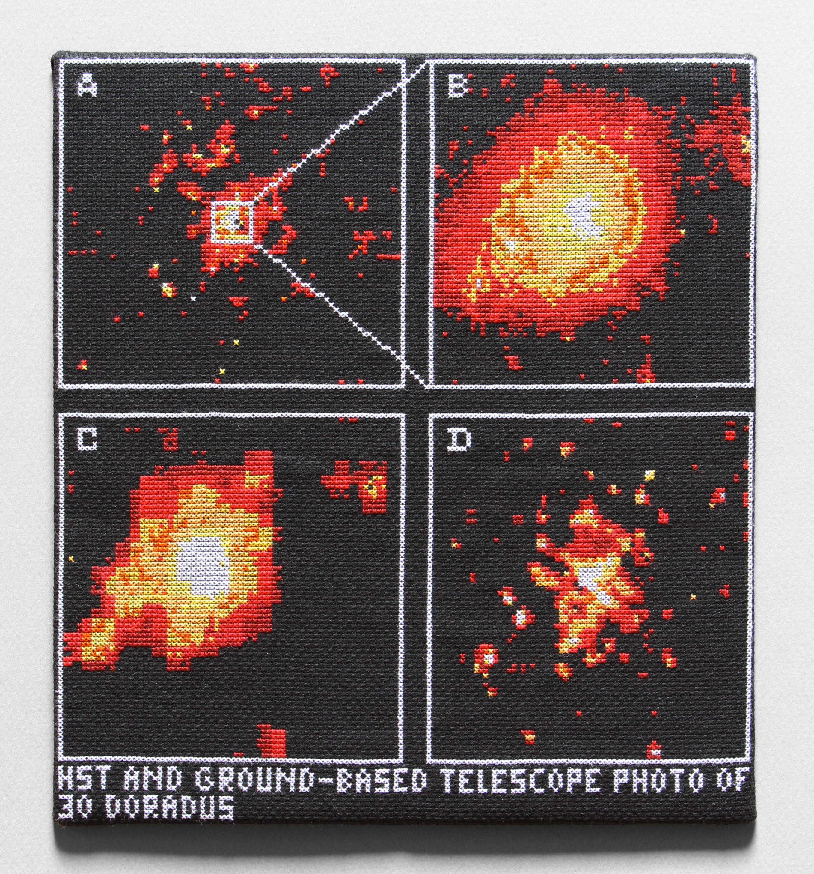  / Représentation brodée au point de croix de la Nébuleuse de la Tarentule / 30 Doradus, d’après plusieurs prises de vue de Hubble. Œuvre de l’artiste Marine Beaufils.