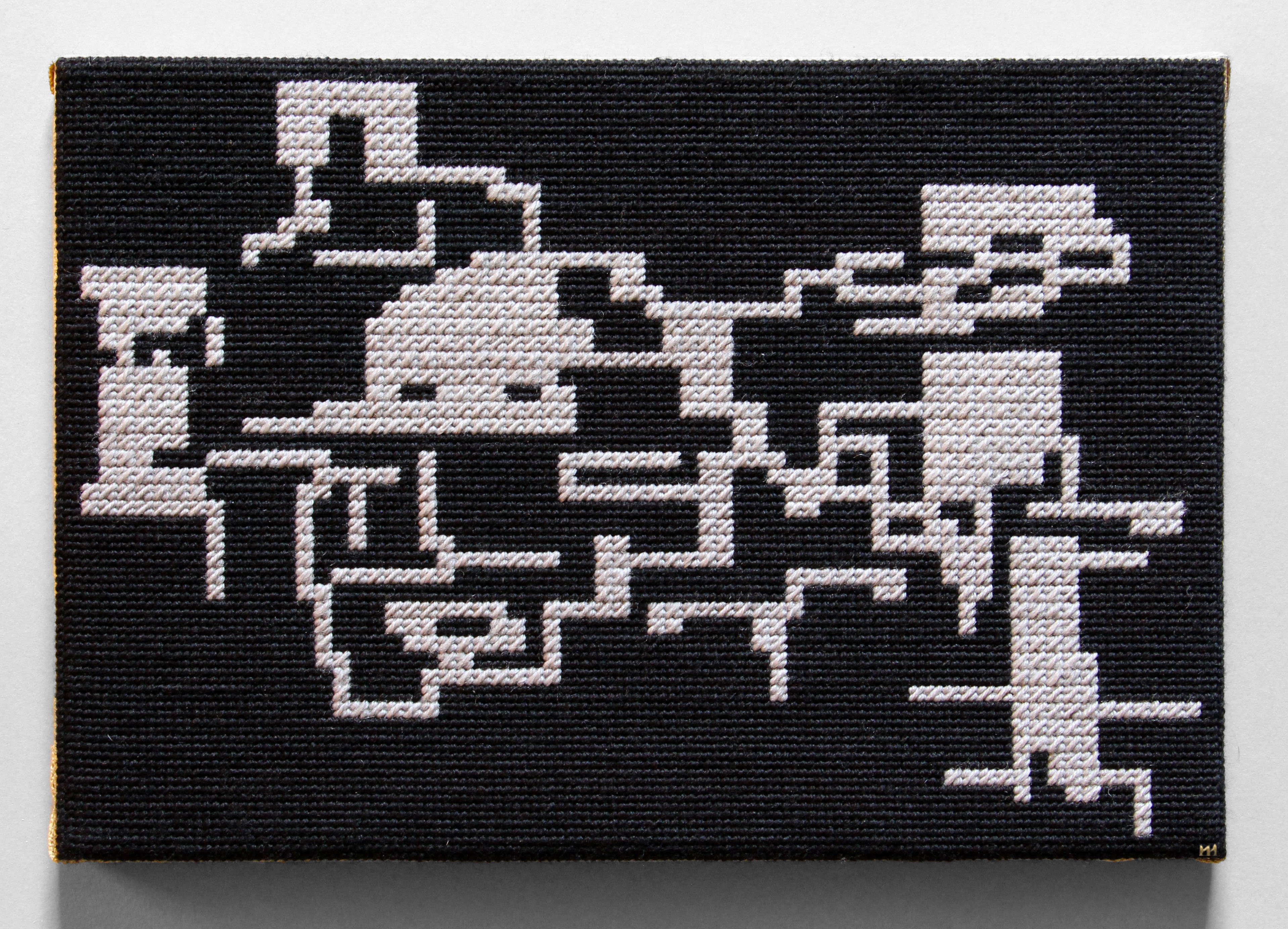  / Tapisserie à l’aiguille au petit point et point mosaïque représentant la carte du jeu vidéo *Metroid II: The Return of Samus*, dans sa version Game Boy. Œuvre de l’artiste Marine Beaufils.