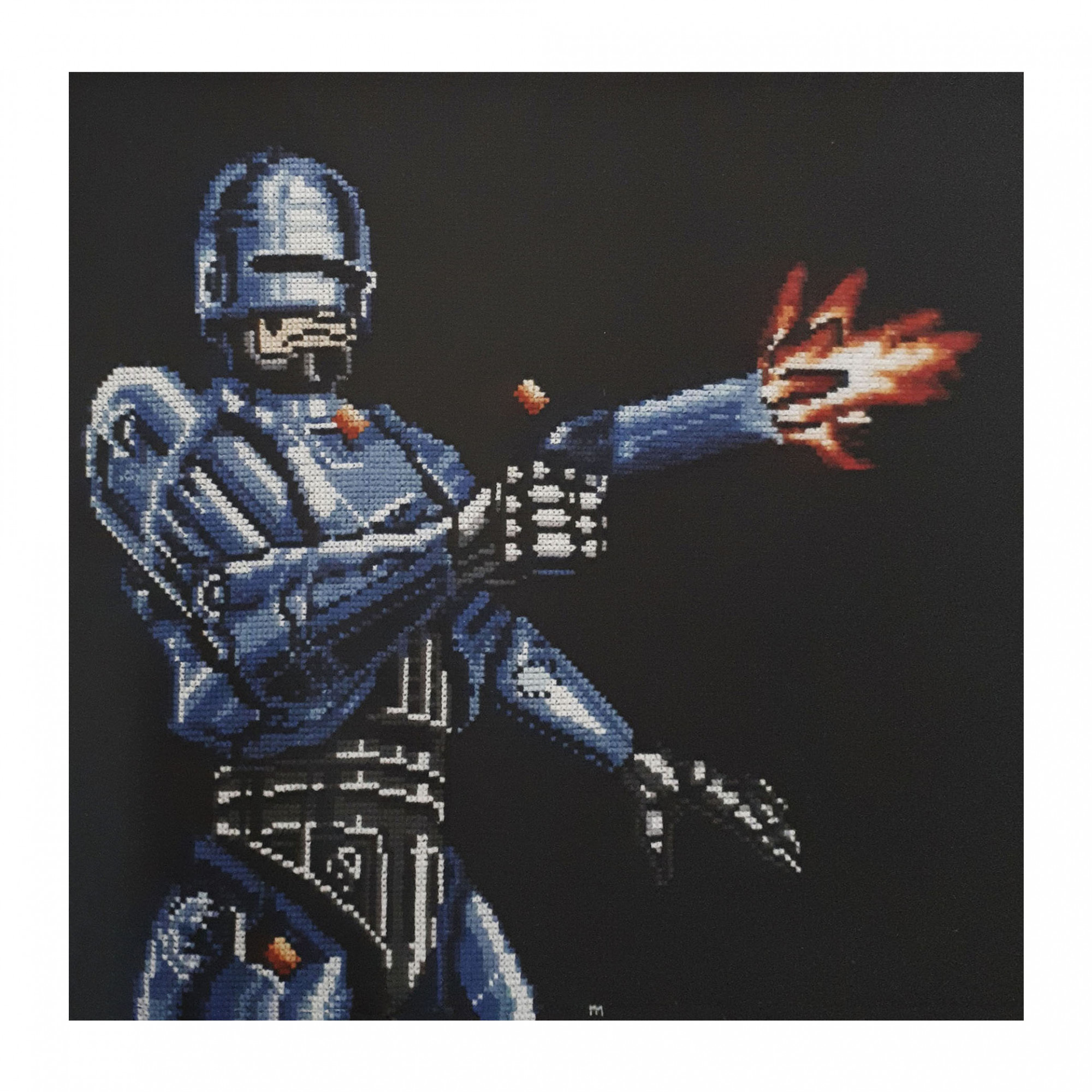  / Broderie au point de croix d’après le jeu vidéo *Robocop 2*, Ocean Software, sur NES. Œuvre de l’artiste Marine Beaufils.