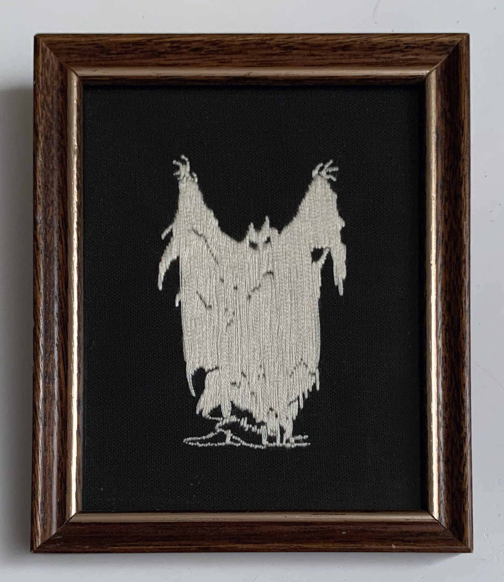 / Embroidery from an illustration of a vampire (possibly Thuringwethil) from the Middle-earth Role-Playing game. Art by artist Marine Beaufils.